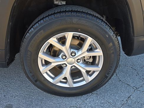 Used 2022 Jeep Grand Cherokee Limited image 9