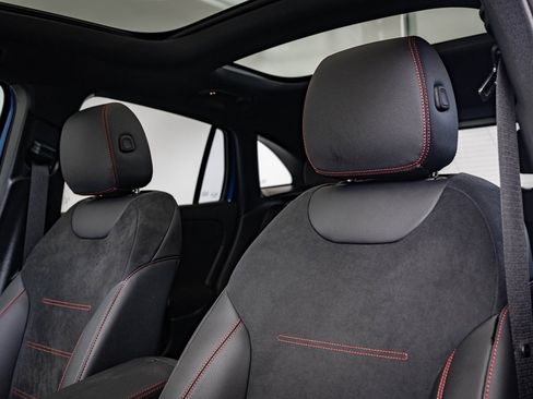 Certified 2025 Mercedes-Benz GLA 250 4MATIC image 21