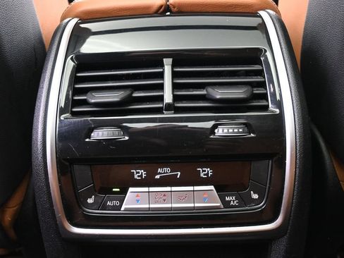 Used 2019 BMW X7 xDrive40i w/ Premium Package AWD/4WD image 22