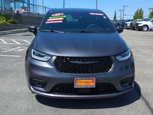 Used 2023 Chrysler Pacifica Touring-L w/ S Appearance Package FWD image 2