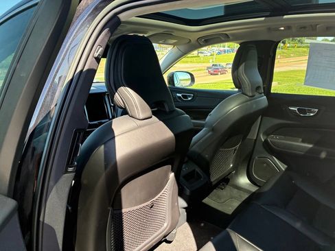 Used 2023 Volvo XC60 B5 Core AWD/4WD image 25