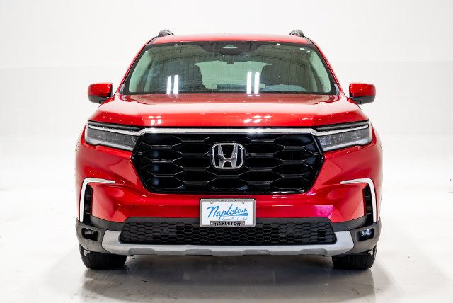 Used 2025 Honda Pilot Touring image 4