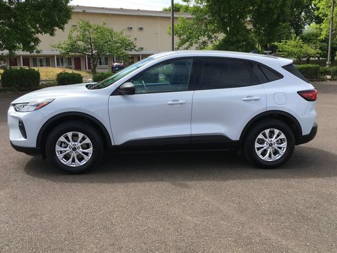 Used 2025 Ford Escape Active w/ Tech Pack #1 AWD/4WD image 3