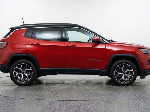 Used 2025 Jeep Compass Limited image 11