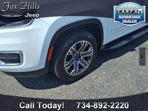 Certified 2024 Jeep Wagoneer Series II w/ Flexible Seating Group AWD/4WD image 5