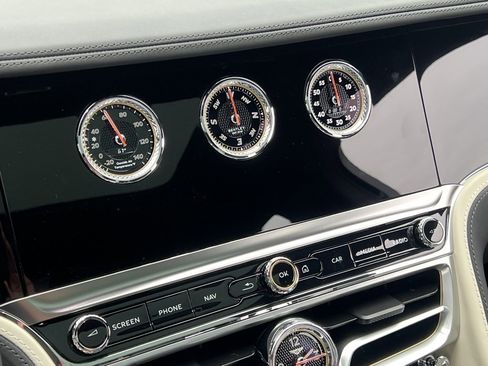 Used 2025 Bentley Flying Spur Plug-In Hybrid image 32