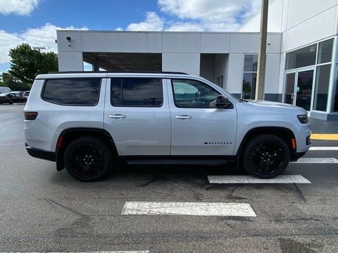 Used 2024 Jeep Wagoneer Series II image 11