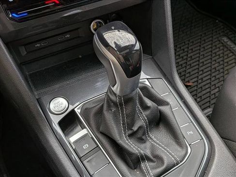 Used 2023 Volkswagen Tiguan SE R-Line image 8