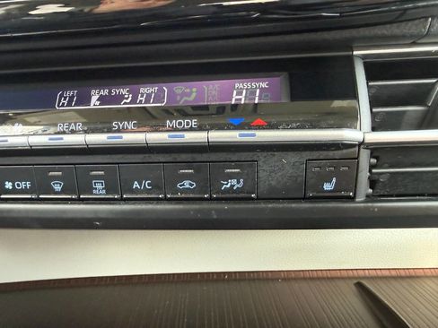 Used 2023 Toyota Sienna XLE image 44