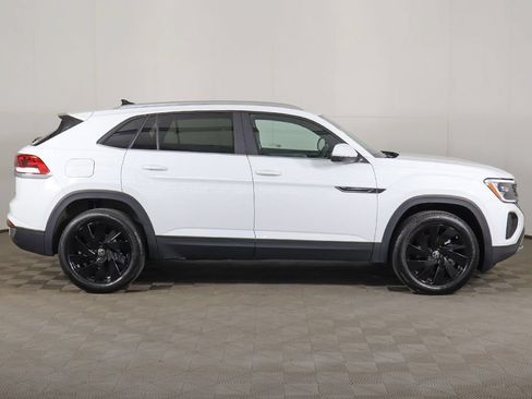 Used 2024 Volkswagen Atlas Cross Sport SE w/ Black Wheel Package AWD/4WD image 18