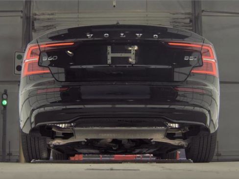 Used 2025 Volvo S60 B5 Core image 6