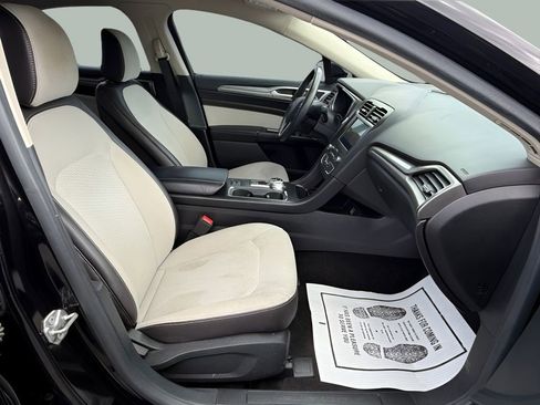 Used 2020 Ford Fusion SE w/ Equipment Group 151A FWD image 13