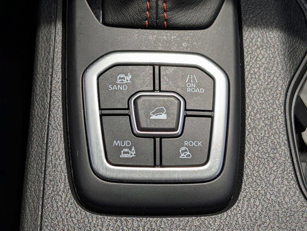 Used 2026 Nissan Frontier PRO-4X AWD/4WD image 18