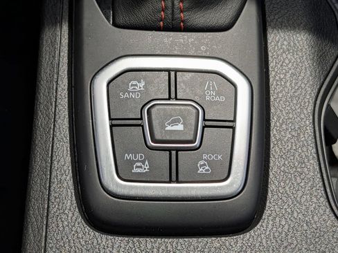 Used 2026 Nissan Frontier PRO-4X AWD/4WD image 18