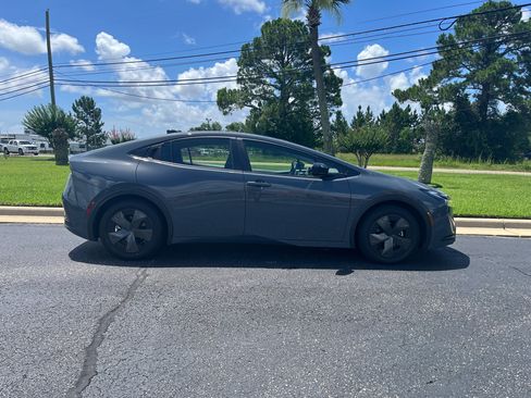 Used 2024 Toyota Prius LE image 5