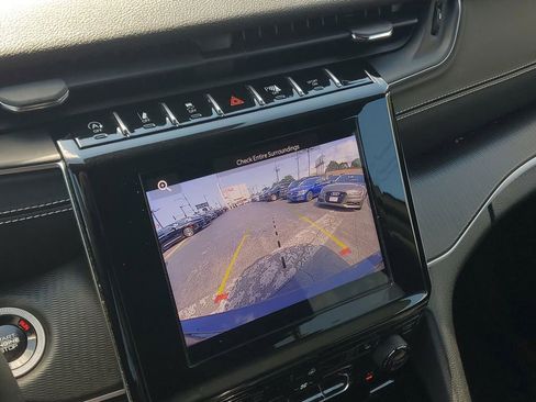 Used 2024 Jeep Grand Cherokee L Laredo image 2