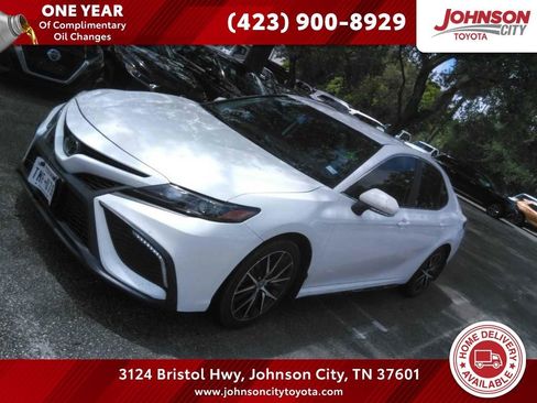 Used 2024 Toyota Camry SE FWD image 1