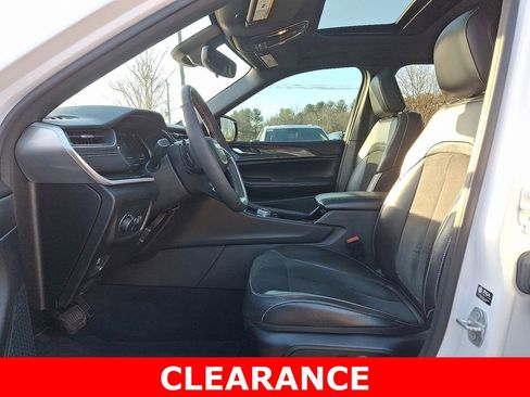 Used 2023 Jeep Grand Cherokee Altitude image 13