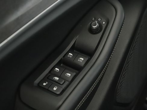Used 2024 Jeep Grand Cherokee Limited w/ Black Appearance Package AWD/4WD image 7