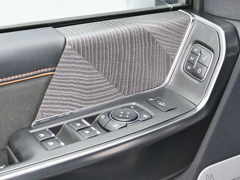 Used 2023 Ford F350 Platinum image 10