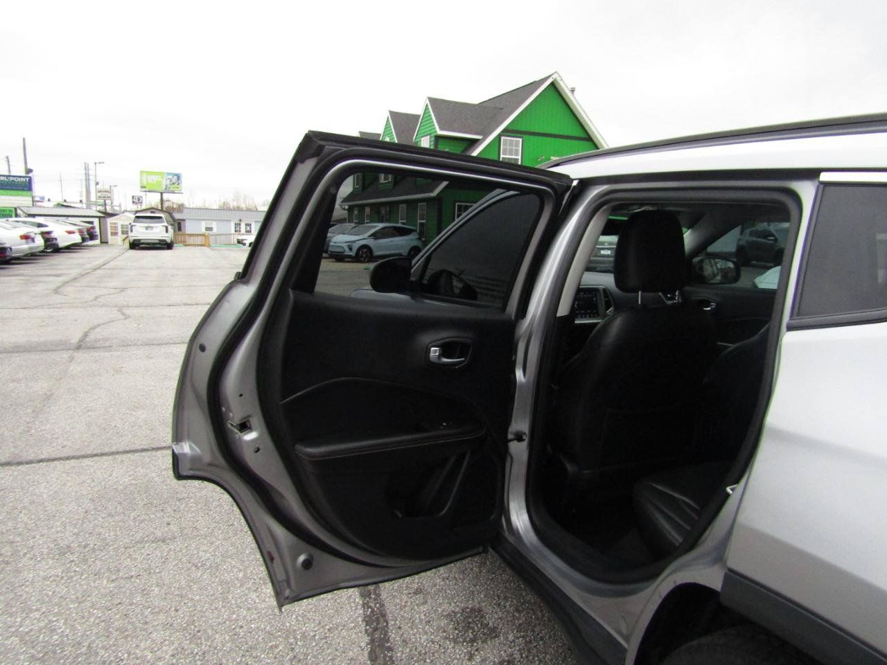 Used 2018 Jeep Compass Latitude w/ Popular Equipment Group FWD image 18