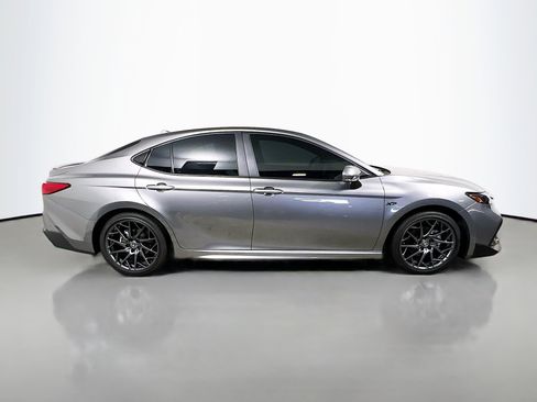 Used 2025 Toyota Camry SE w/ Convenience Package image 3