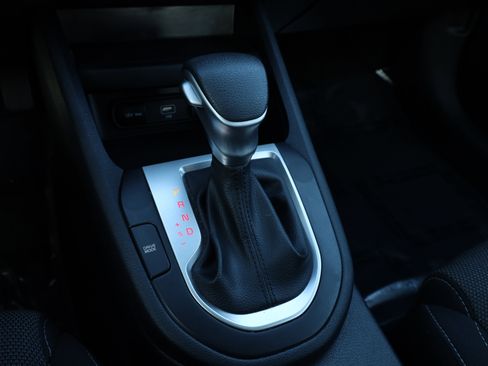 Used 2024 Kia Forte LXS w/ LXS Technology Package image 9