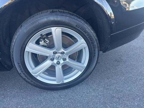 Certified 2025 Volvo XC90 B5 Core image 11