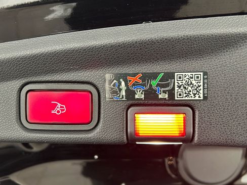 Used 2023 Mercedes-Benz E 450 4MATIC Cabriolet image 41