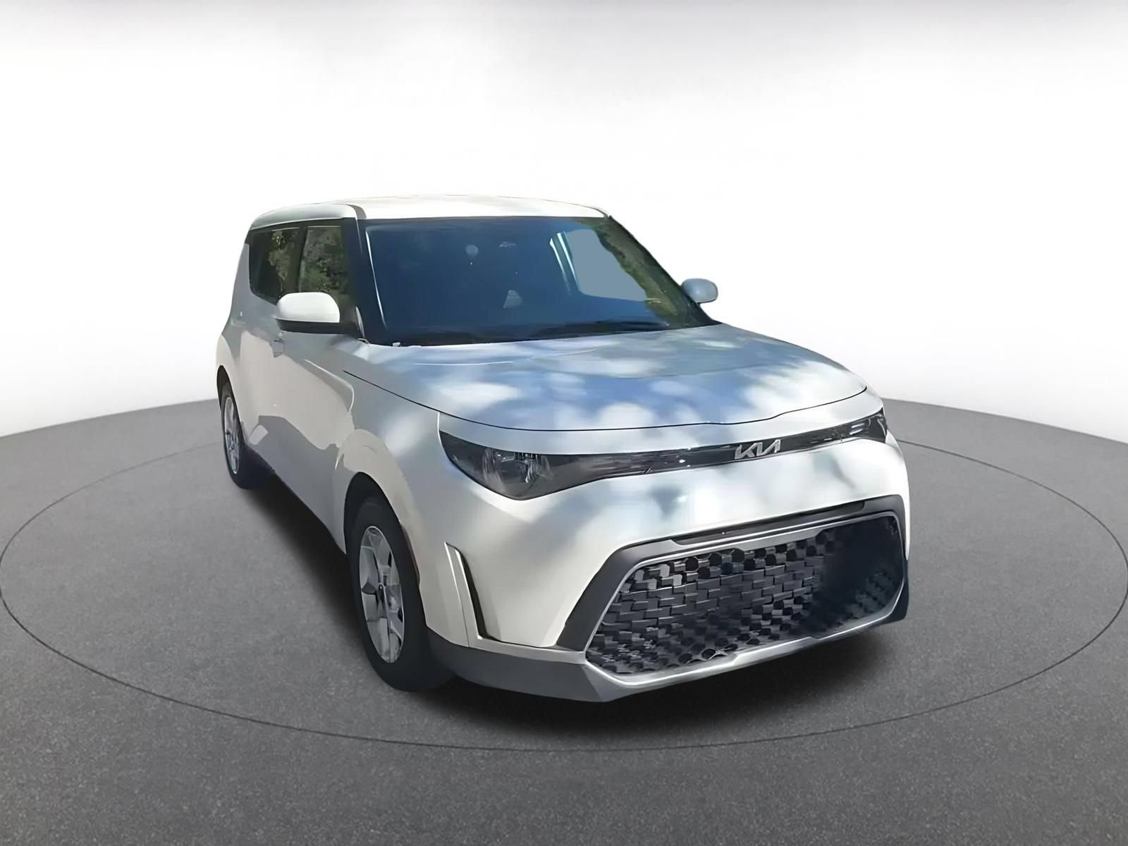 Used 2025 Kia Soul LX w/ LX Technology Package FWD image 3