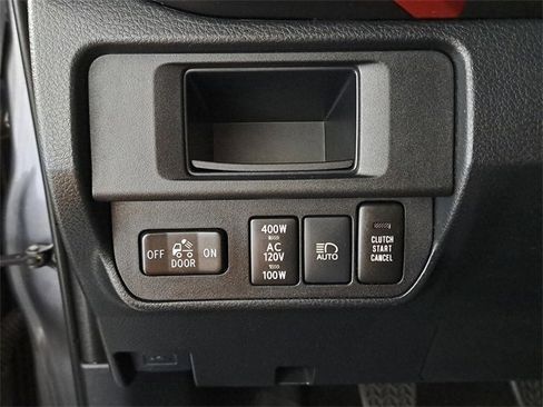 Used 2018 Toyota Tacoma TRD Off-Road image 23