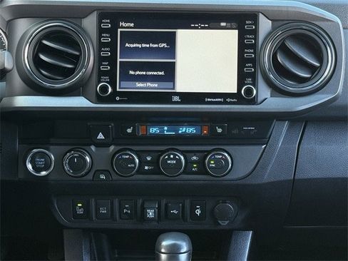 Used 2022 Toyota Tacoma TRD Off-Road w/ Technology Package image 18