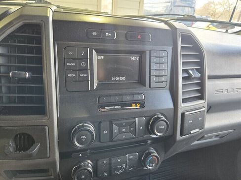 Used 2017 Ford F550 2WD Regular Cab Super Duty image 25