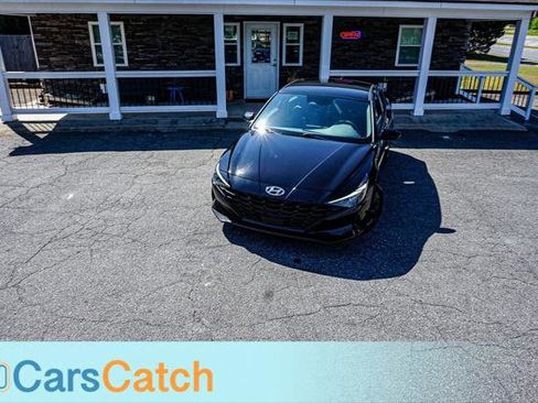 Used 2022 Hyundai Elantra SEL w/ Convenience Package FWD image 3