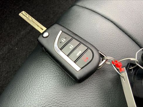 Used 2023 Toyota Camry SE FWD image 14