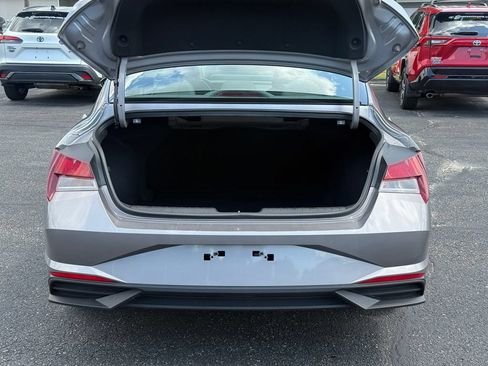 Used 2023 Hyundai Elantra SEL w/ Cargo Package FWD image 5