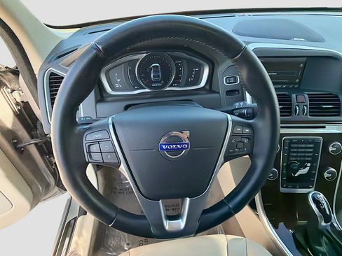 Used 2015 Volvo XC60 T5 Platinum image 38