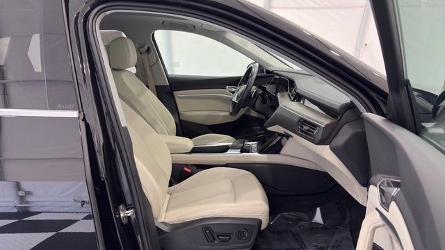 Used 2024 Audi Q8 e-tron Premium Plus w/ Premium Plus Package AWD/4WD image 26