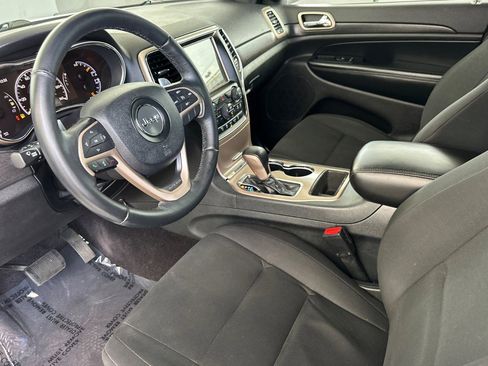 Used 2017 Jeep Grand Cherokee Laredo w/ Quick Order Package 2BE RWD image 10