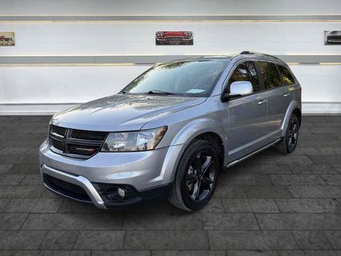 Used 2020 Dodge Journey Crossroad FWD image 3