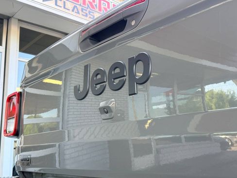 Used 2020 Jeep Gladiator Sport w/ Quick Order Package 24S AWD/4WD image 9