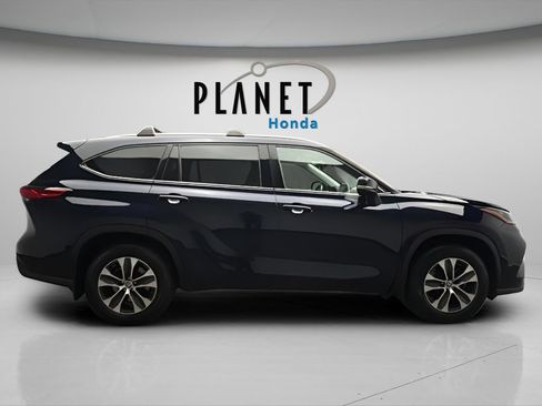 Used 2020 Toyota Highlander XLE AWD/4WD image 10