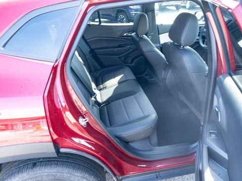 Used 2025 Chevrolet Trax LT FWD image 36