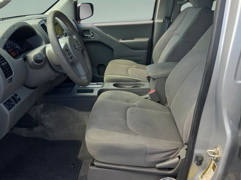 Used 2016 Nissan Frontier SV w/ SV Value Truck Package RWD image 9