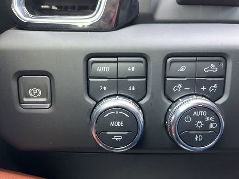 Used 2024 GMC Sierra 1500 Denali Ultimate AWD/4WD image 32