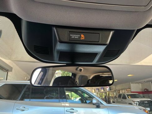 Used 2025 Nissan Rogue SV FWD image 19