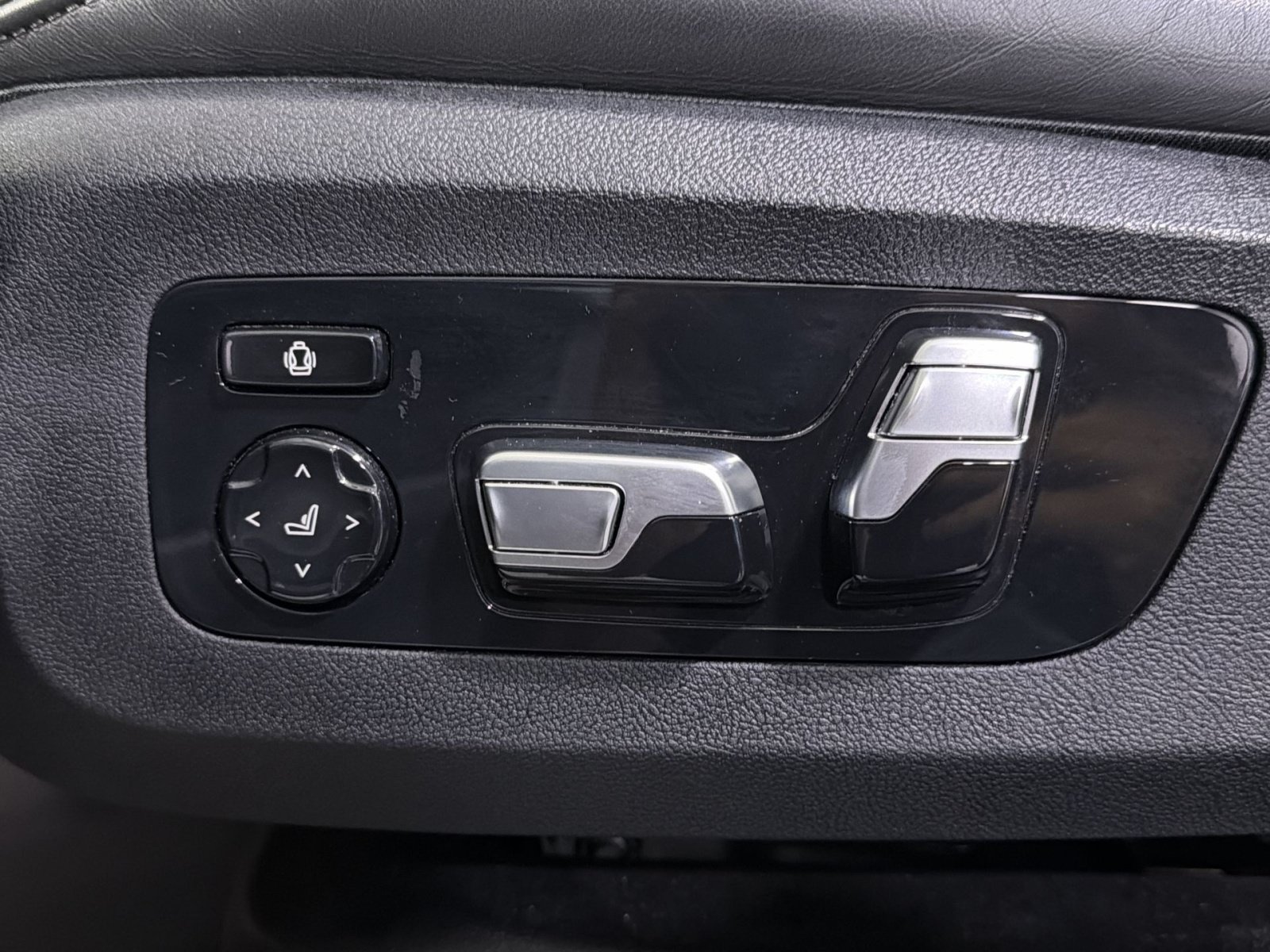 Used 2025 BMW X5 xDrive50e AWD/4WD image 25