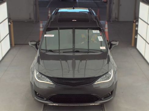 Used 2020 Chrysler Pacifica Limited w/ S Appearance Package FWD image 12