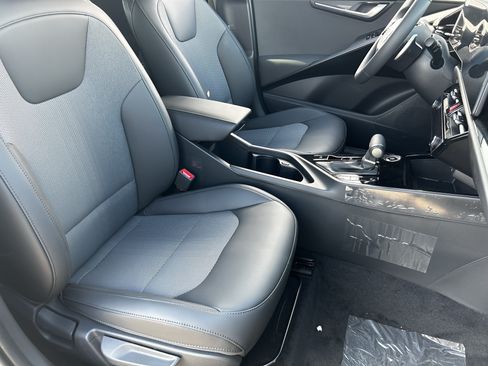 Used 2025 Kia Niro EX Touring FWD image 7