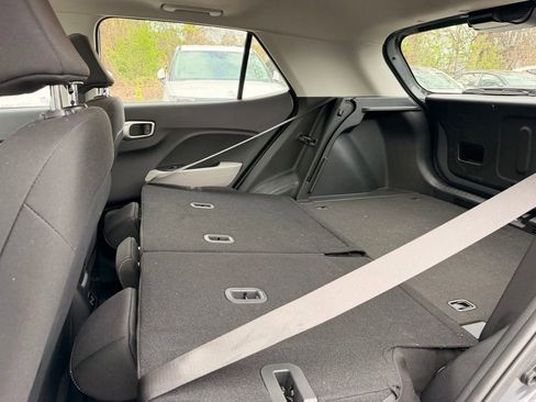 Certified 2025 Hyundai Venue SEL FWD image 34